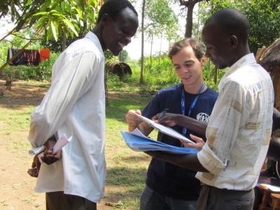 Dobrovoľníctvo v Keni - spolupráca s farmarmi pri pestovaní sezamu - Foto: archív ADRA 2016
